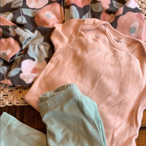 Carter's 3 piece outfit EUC size 12 months fleece - Picture 2 of 3